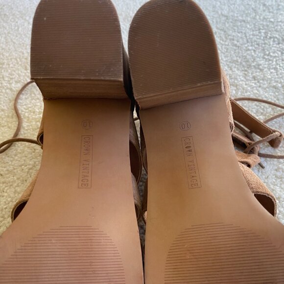 CROWN VINTAGE laceup strappy tan suede 3-1/2" heels, sz 10 - Picture 8 of 11
